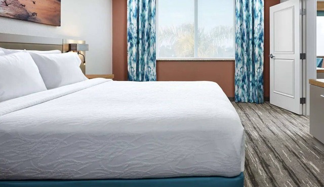 Pet-friendly 1BR King Suite | Free Parking & Pool Access in Pismo Beach