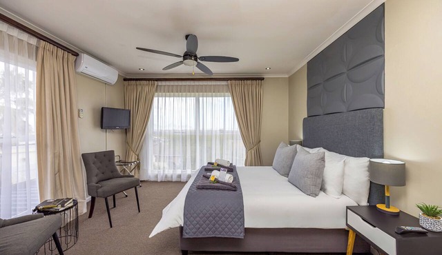 Plattekloof Premium Lodge in Cape Town