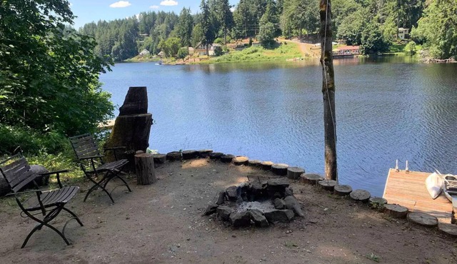Private Lakehouse Estate on famous Lake Saint Clair in Olympia