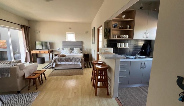 Private spacious studio in Kommetjie close to the beach in Kommetjie