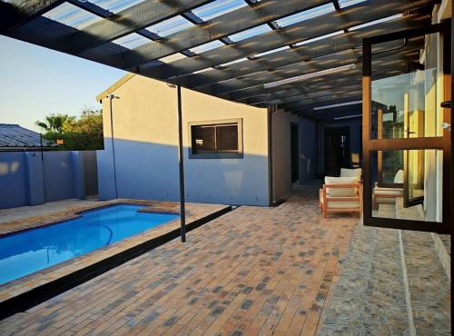 Queen Superior Cozy En-Suite Courtyard Room in Cape Town