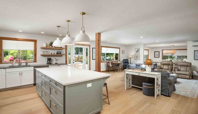 Red Bridge Cottage in Manzanita