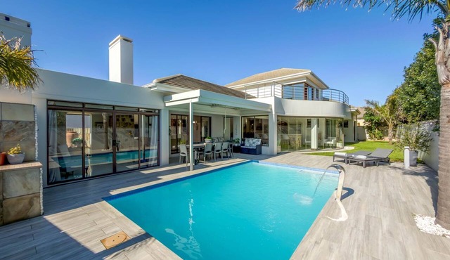Relax on the Fairway 3BR Golf Estate Getaway in Cape Town
