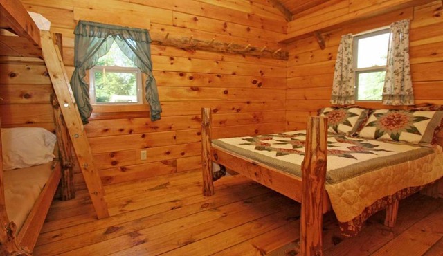 Robin Hill Camping Resort Deluxe Cottage 13 in Lenhartsville