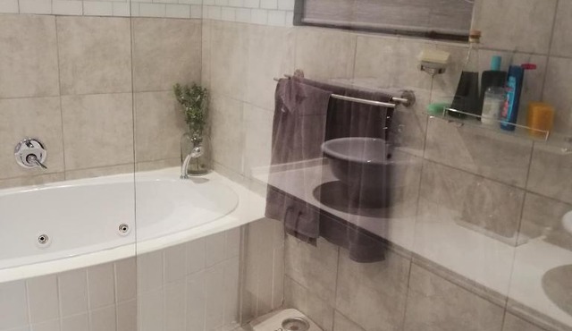 Roosboompies Guest Suite in Centurion