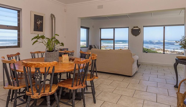 Rustic 3 Bedroom Beach Cottage, perfect for a peaceful getaway. in Kleinbaai