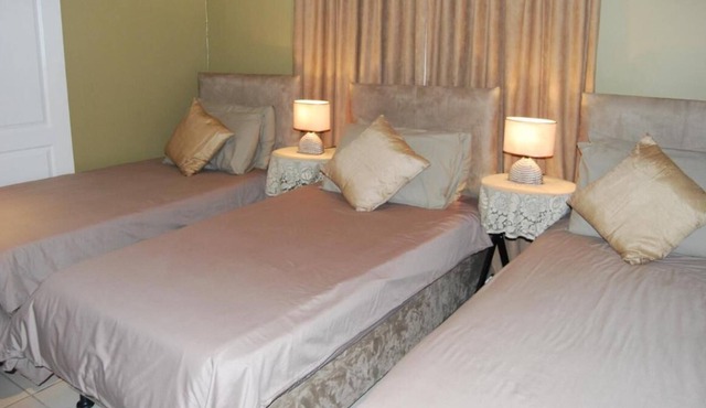 Savoy Lodge - Budget Triple Room