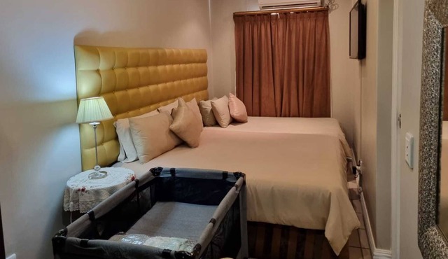 Savoy Lodge - room with Breakfast included!