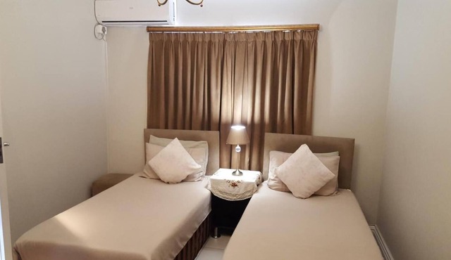 Savoy Lodge - Standard Double room 4