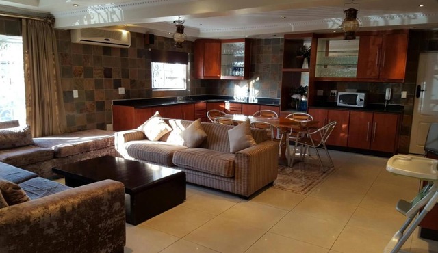 Savoy Lodge with Breakfast included! - Nice Standard Double room 4