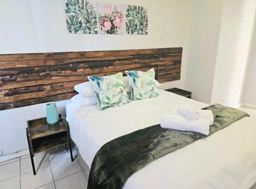 Sea Breeze Manor - Sage Unit in East London