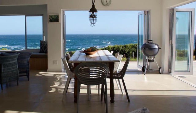 Seafront house with a view in Kleinmond