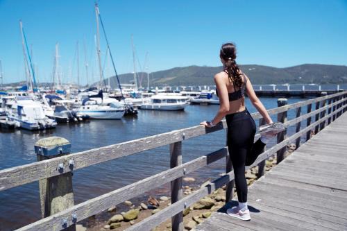 Seahorse - Top Floor Premium 2 Bedroom Apt with Parking in Knysna