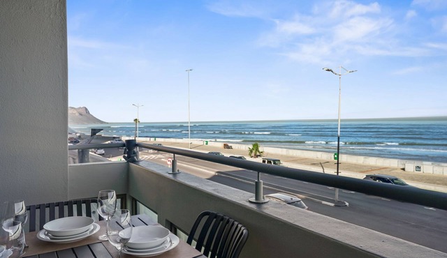 Searenity Tides - Two Bedroom Apartment, Sleeps 4 in Cape Town