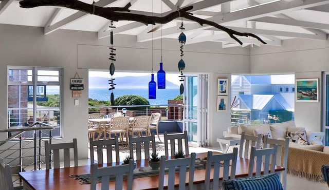Seaside Luxury for Families & Friends in Kleinmond in Kleinmond