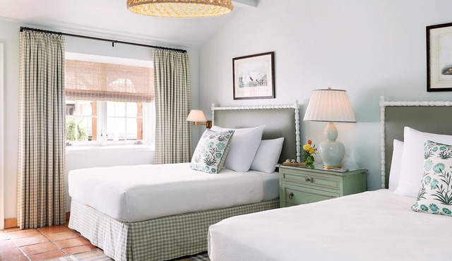 Secluded Pampering at a Lakeside Lodge with Award-Winning Spa Treatments in Austin