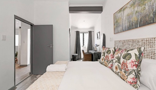 Secure Sea Point | Spacious | Three Bedroom house