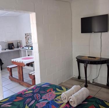 Self Catering garden flat unit7 , Sandbaai in Hermanus