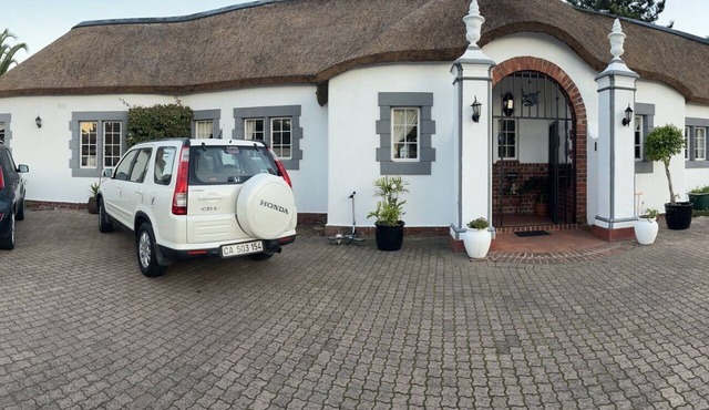Serene 8-bedroom bed & breakfast in charming Cape Town