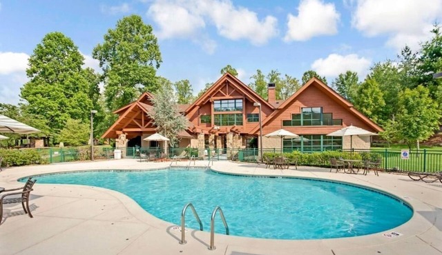 Serene Smoky Mountain Escape in a Comfortable Gatlinburg Suite in Gatlinburg