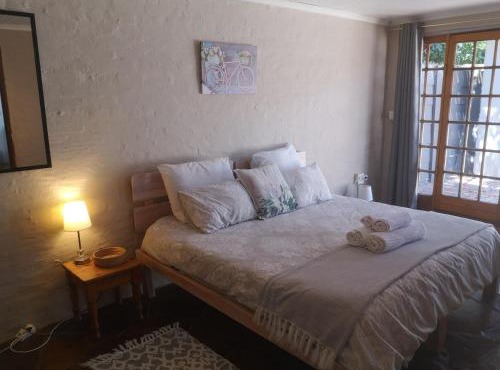 Serenity Cove-Tranquility Room in Hallack Rock