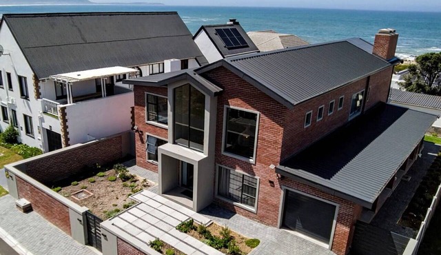 Skuinsklip | Classy retreat | Kleinmond | Sea view in Kleinmond