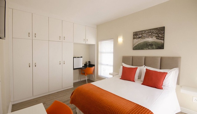 Small Bay Guest House in Cape Town