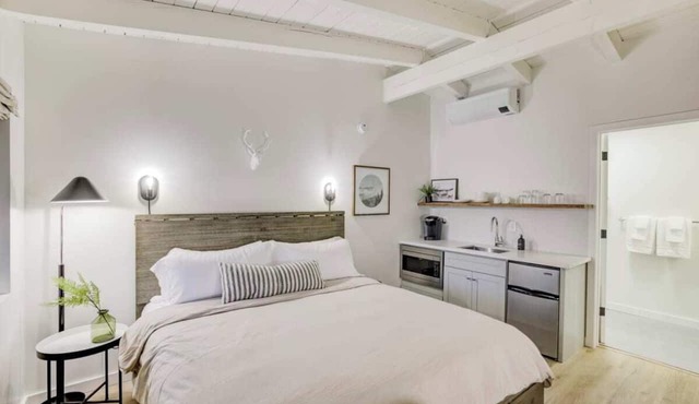 South Lake Chalet, a ZenStay Hotel - Studio 10 in South Lake Tahoe