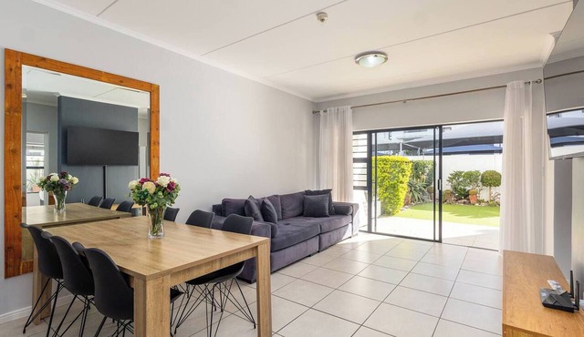 Spacious 3br | Garden, Pool, gym & parking by ctha in Cape Town