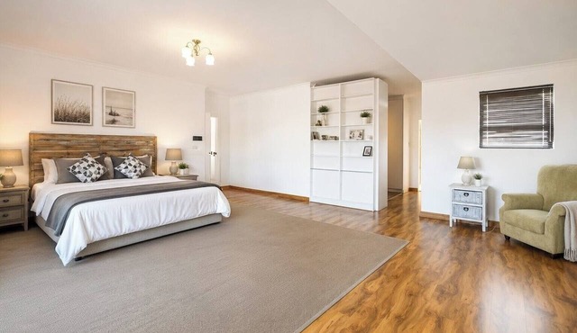 Spacious 5 Bedroom family Home, with a garden and braai facilities