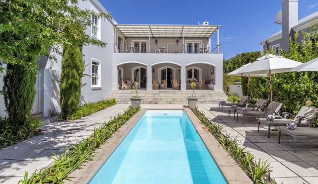 Spacious 5BR house in peaceful area in Franschhoek with pool/Braai & Mntain view in Franschhoek