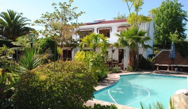 Spacious Family Retreat with Pool & Mountain Views — George, Garden Route in George