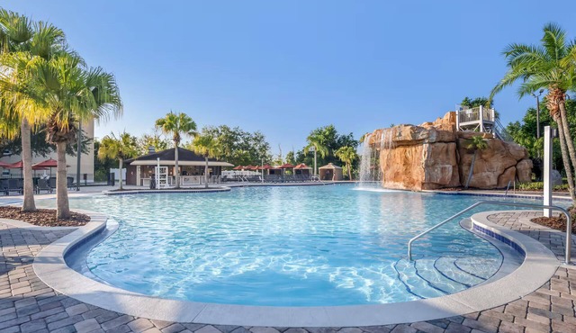 Stay Somewhere Worth Remembering! 2 Units with Kitchen, Outdoor Pool! in Celebration