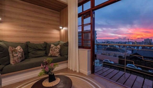 Stunning Seapoint Studio with epic Sunset views