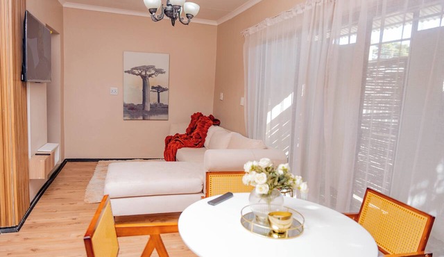 Stylish 1 bedroom cottage Parkwood Retreat in Johannesburg