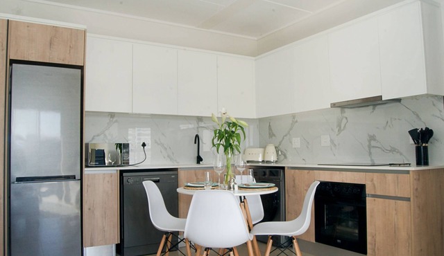 Stylish living in the heart of the wine-lands. in Cape Town