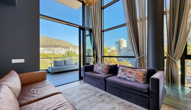 Stylish Mouille Point-2 Bedroom in Cape Town