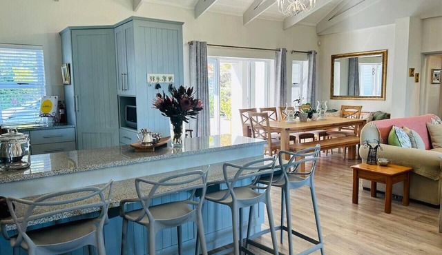 Sunbird Villa | Onrus | Sea and Mountain Views in Onrus