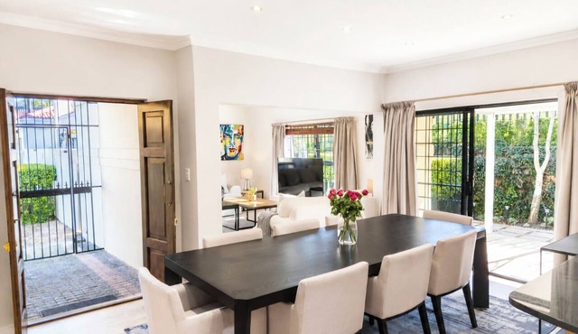 Sunny and beautiful home in Security Estate - Van Riebeeckshof, Cape Town
