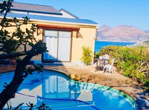 Sunset Haven Ocean, Mountain & Valley Views in Cape Town