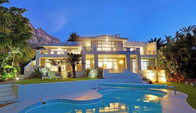 Superb family Villa, Pool, Camps Bay - Msangasanga in Cape Town