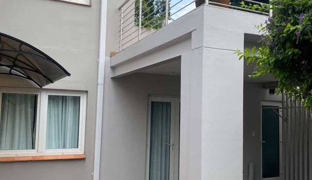 Swithins House – Peaceful 2-Bedroom in Johannesburg. in Johannesburg