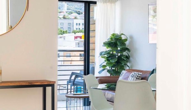 TableMountain Views 2BR Parking Balcony Pool in Cape Town