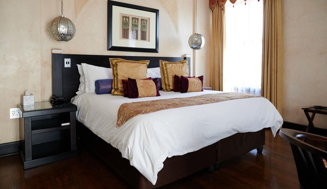 Tayfin Royale Hotel & Restaurant in Centurion