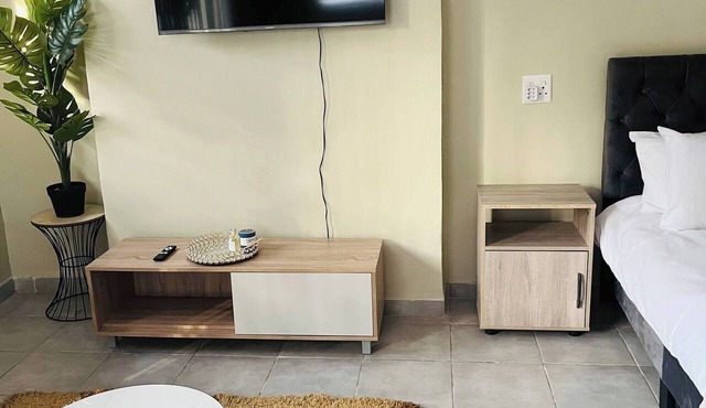 The Corner Nest at Constantia Kloof with backup Wi-Fi in Roodepoort