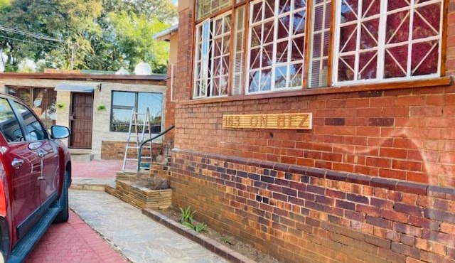 the curve apartment Unit 8 in Johannesburg