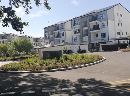 The Jade Somerset West Beachfront Apartment with Pool & Mountain Views in Cape Town