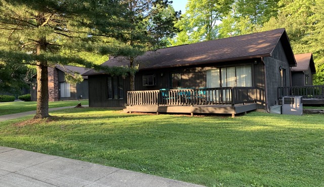 The Pines of Apple Valley. 31 Beautiful Vacation Cabins. in Howard