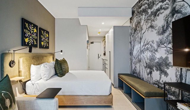 The Rose 502 - City Centre Aprt with Rooftop Pool - FREE Daily Housekeeping in Cape Town