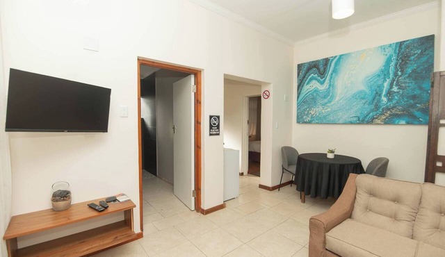 The Valley Guesthouse - Cottage 2 in Gqeberha